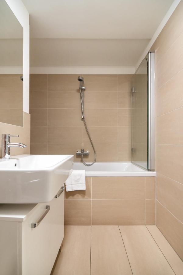 Quiet And Cozy Apartment Next To Mariahilfer Strasse And Naschmarkt With Ac, Minimum 30 Nights Вена Экстерьер фото
