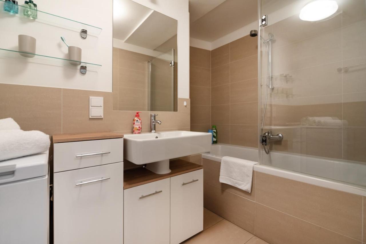 Quiet And Cozy Apartment Next To Mariahilfer Strasse And Naschmarkt With Ac, Minimum 30 Nights Вена Экстерьер фото